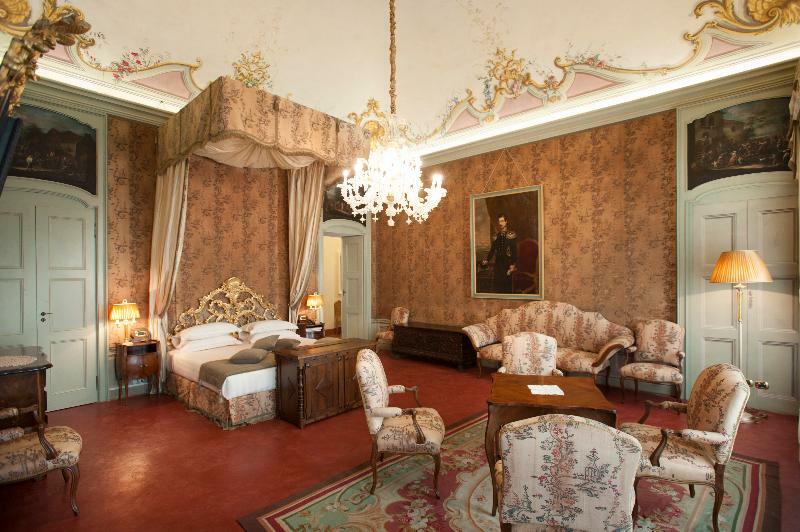 Отель Castello Di Гуарене Экстерьер фото